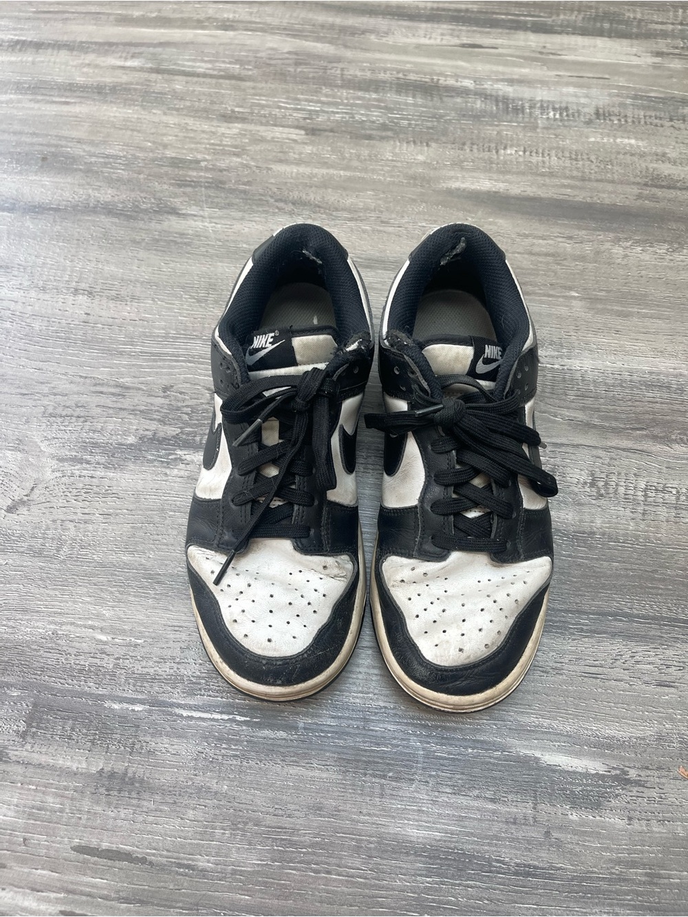 Nike Black and White unisex Low-Top Sneakers